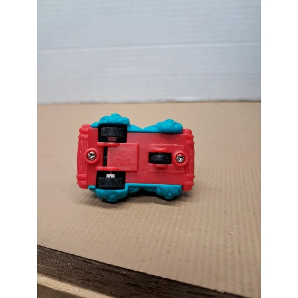 1995 Wendy's Surprize Egg Stone Age Suprise Dinosaur Pullback Car Toy!!